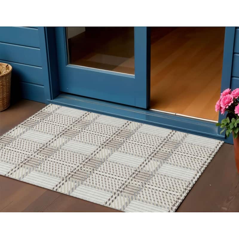 HomeRoots Plaid Transitional Rectangle Outdoor Rug - 3' x 5'