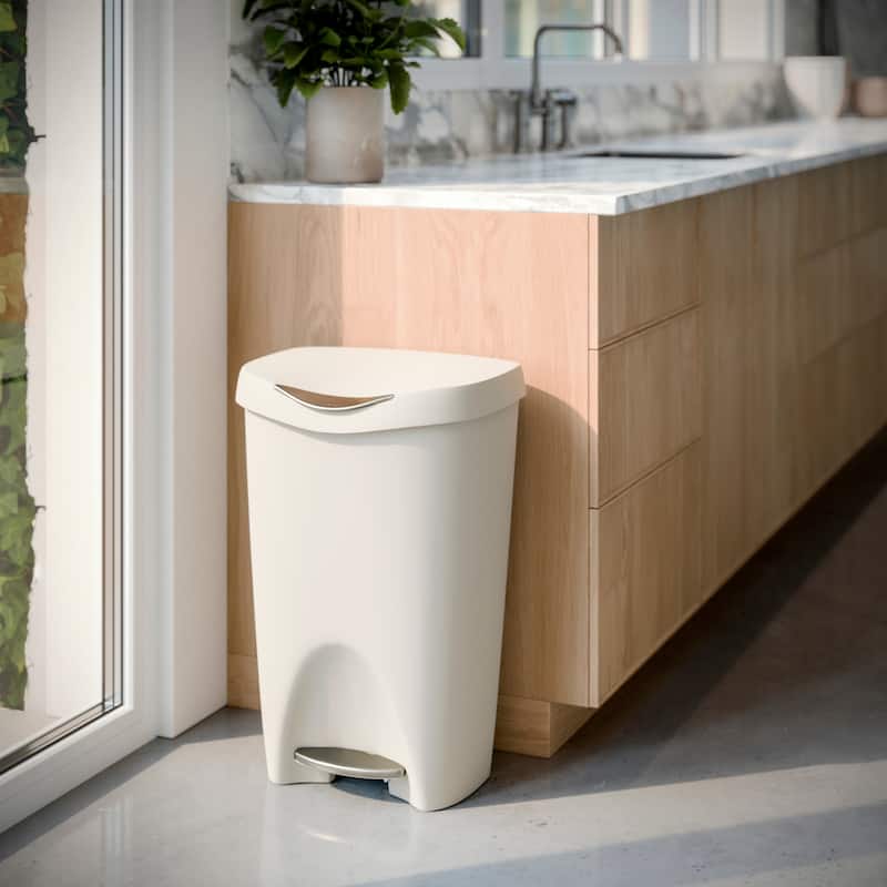 Umbra BRIM Step Trash Can