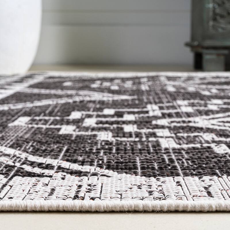 JONATHAN Y Carwa Diamond Tribal Medallion Indoor/Outdoor Area Rug