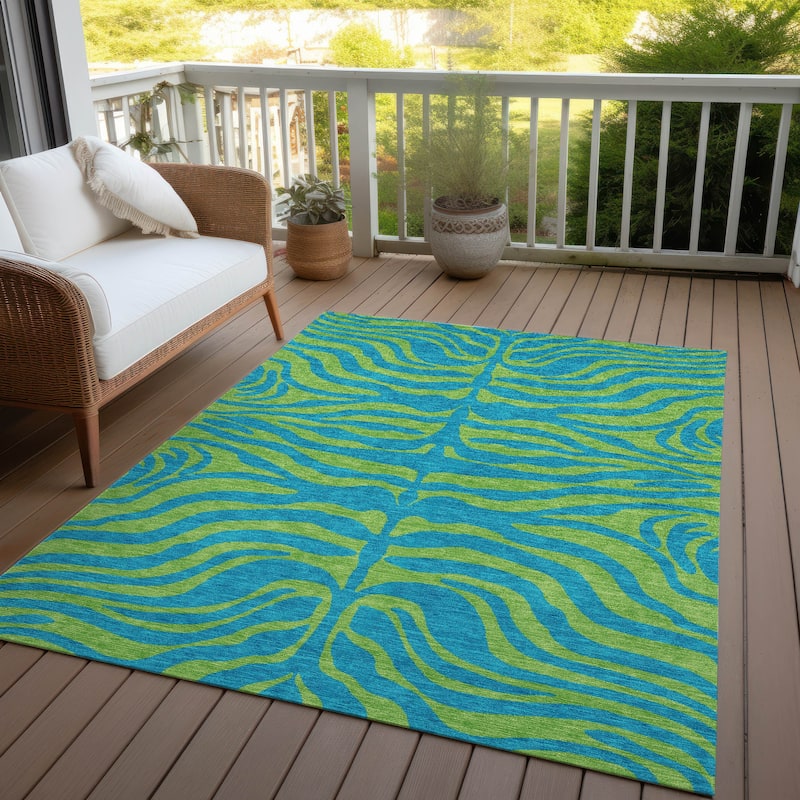 Machine Washable Indoor/ Outdoor Modern Animal Print Chantille Rug