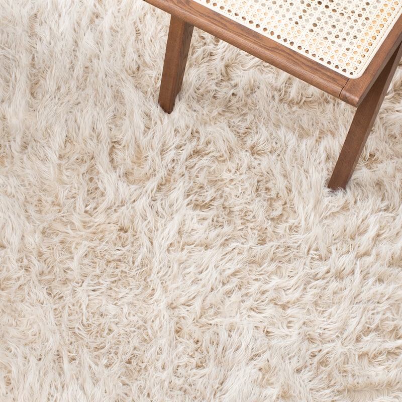 SAFAVIEH, Faux Sheep Idith Shona 2.4-inch Thick Rug