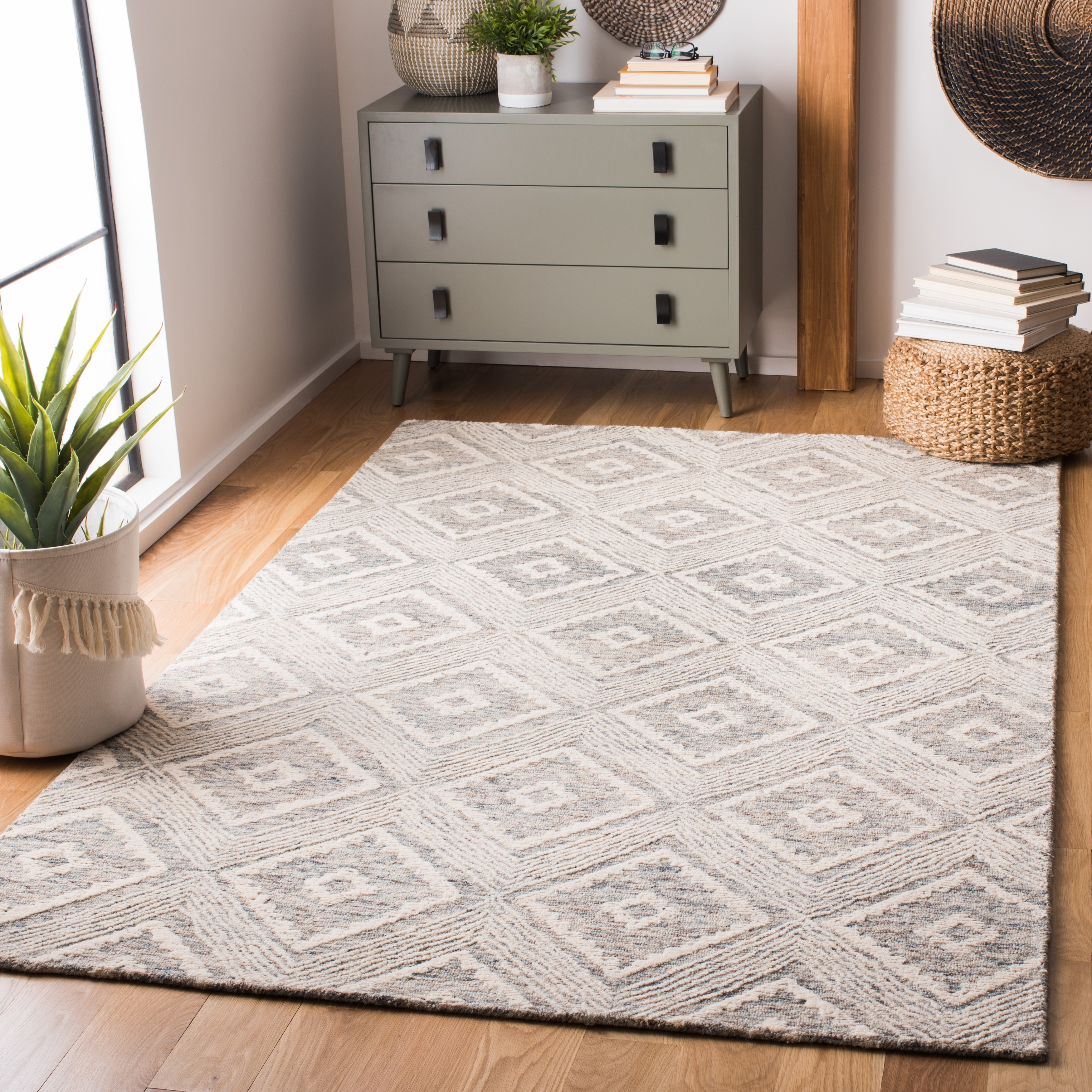 SAFAVIEH Handmade Abstract Gerlanda Modern Wool Rug