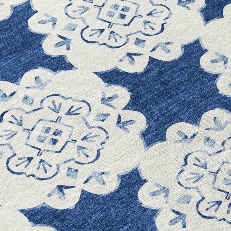 Machine Washable Indoor/ Outdoor Global Motif Chantille Rug