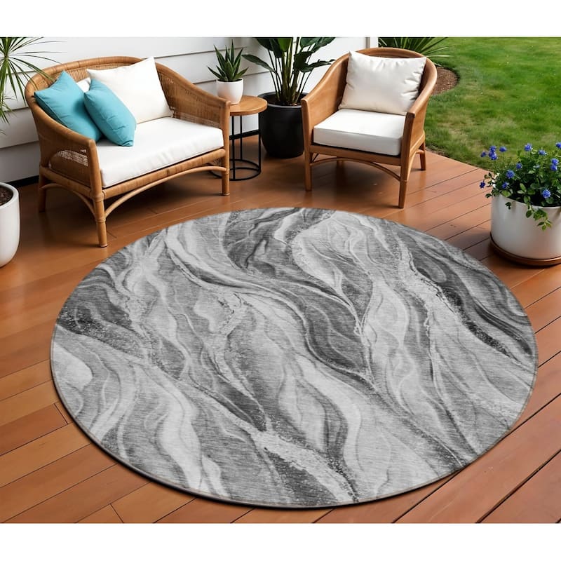 HomeRoots Abstract Transitional Rectangle Outdoor Rug - 8' Round