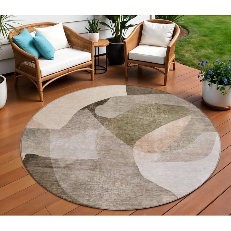 HomeRoots Abstract Transitional Rectangle Outdoor Rug - 8' Round