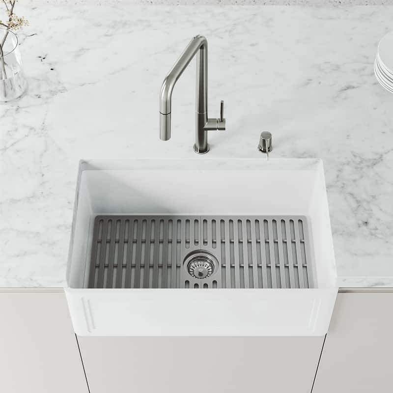 VIGO Parsons 18" H Single Handle Pull-Down Sprayer Kitchen Faucet