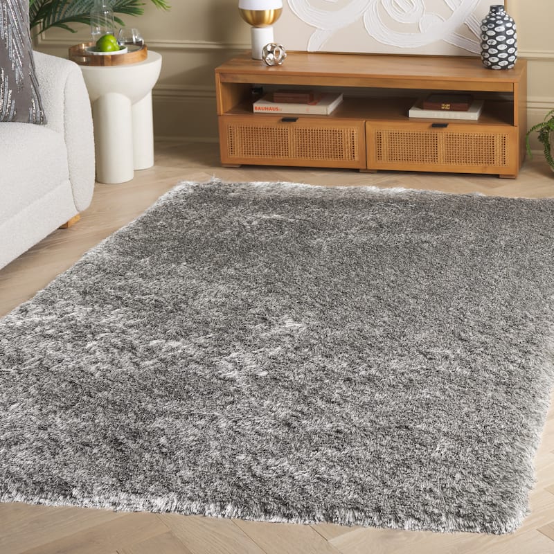 SAFAVIEH Handmade Nataly Shag Danara 2.5-inch Thick Rug - 6' x 9' - Silver