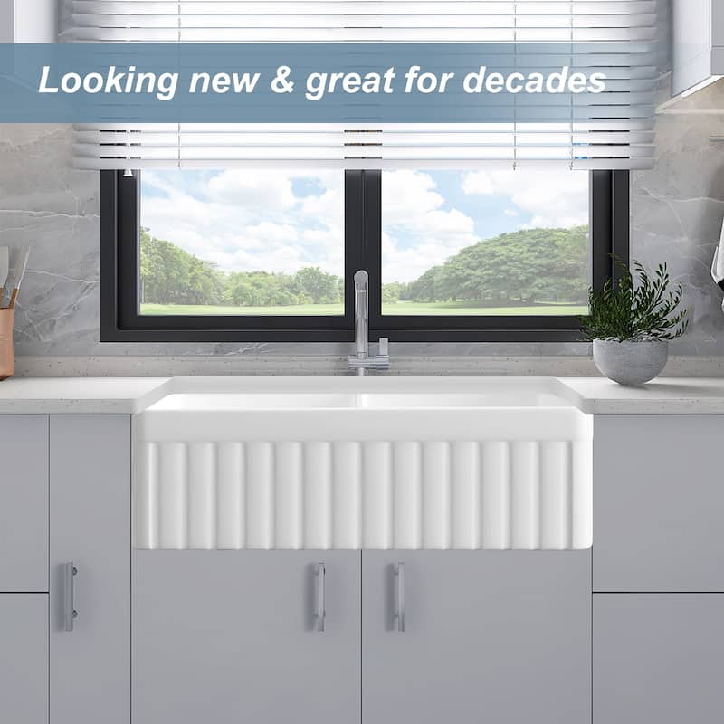 HOROW 33 in. Farmhouse/Apron-Front 50/50 Double Bowl White Fireclay Kitchen Sink with Bottom Grid and Strainer