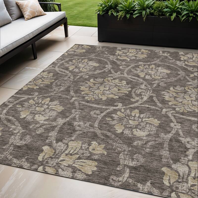 HomeRoots Floral Traditional Rectangle Outdoor Rug - 5' X 8'