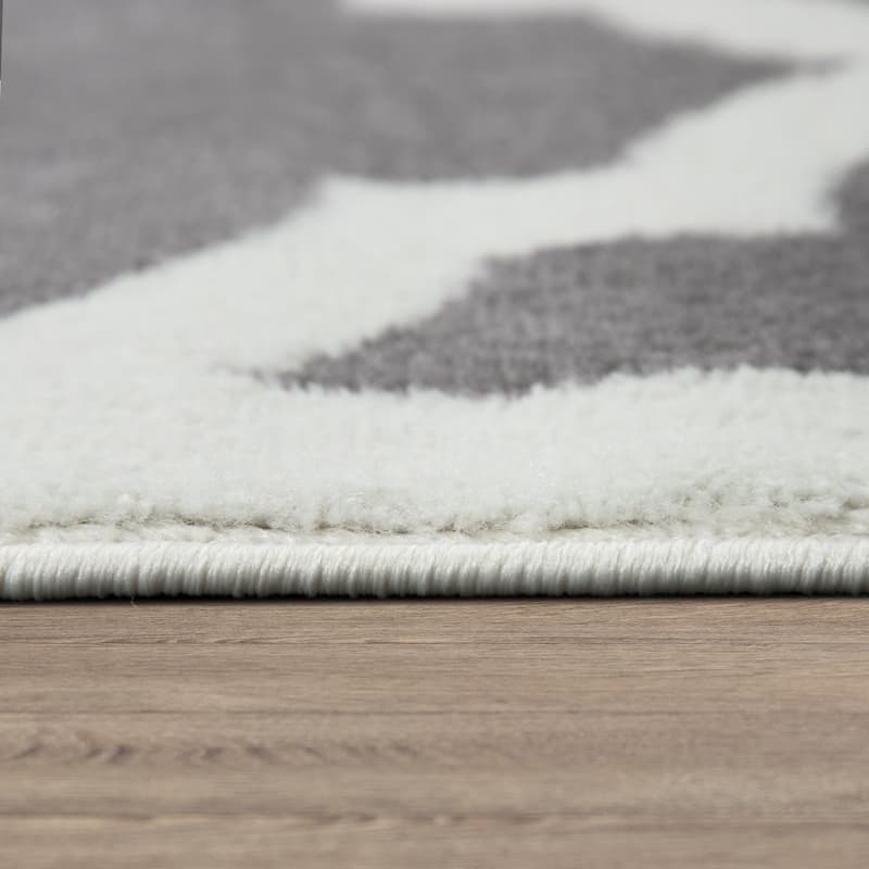 Abstract Area Rug with Modern Geometric Pattern in GreyWhite