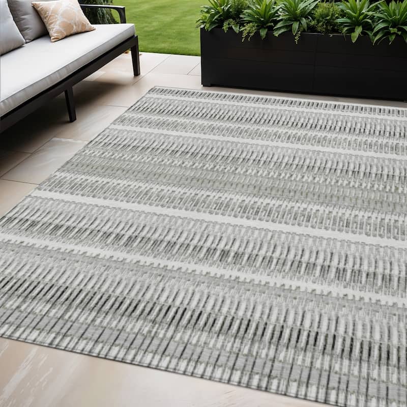 HomeRoots Striped Transitional Rectangle Outdoor Rug - 5' X 8'