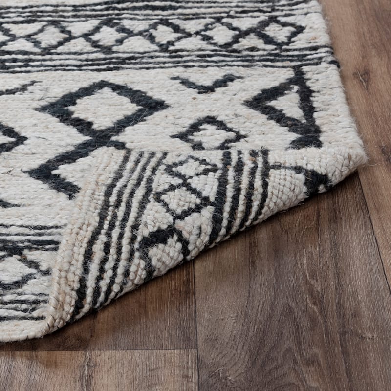 Alora Decor Bali Beige and Black Hand-woven Dhurrie Jute Rug