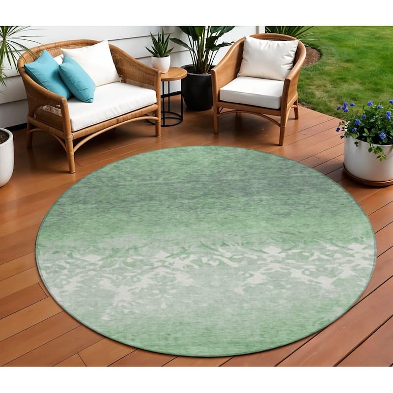 HomeRoots Damask Transitional Rectangle Outdoor Rug - 8' Round