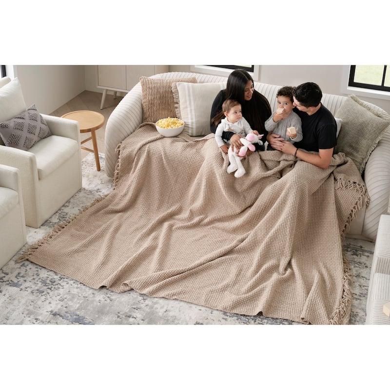Mina Victory Lifestyle ZH225 Woven Chenille 70" x 103" White Indoor