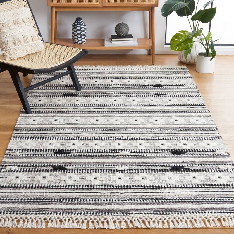 SAFAVIEH, Handmade Natura Meluta Wool Rug
