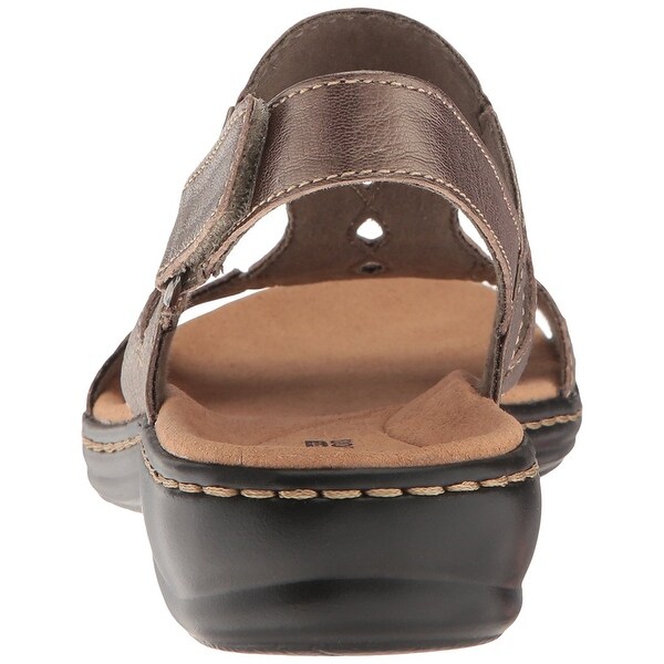 clarks women's leisa lakelyn flat sandal