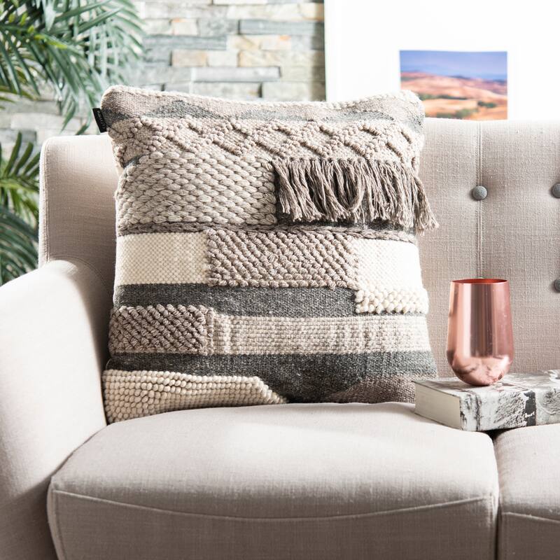 SAFAVIEH Gareth Nomad Desert Wool 20-inch Decorative Pillow