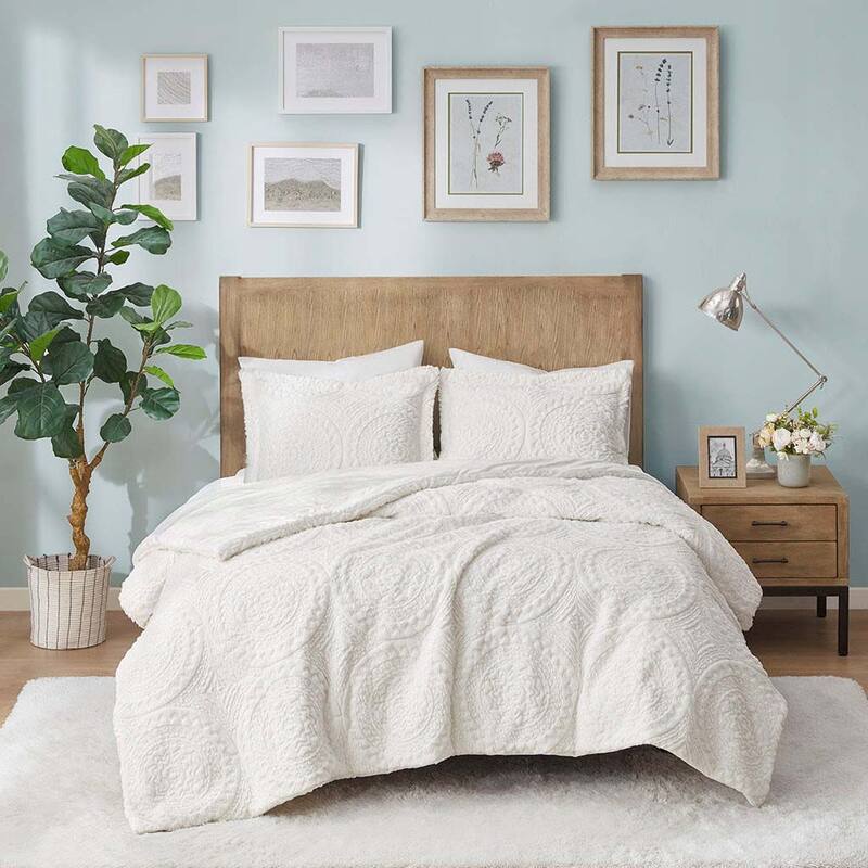 Embroidered Medallion Ultra Plush Comforter Mini Set