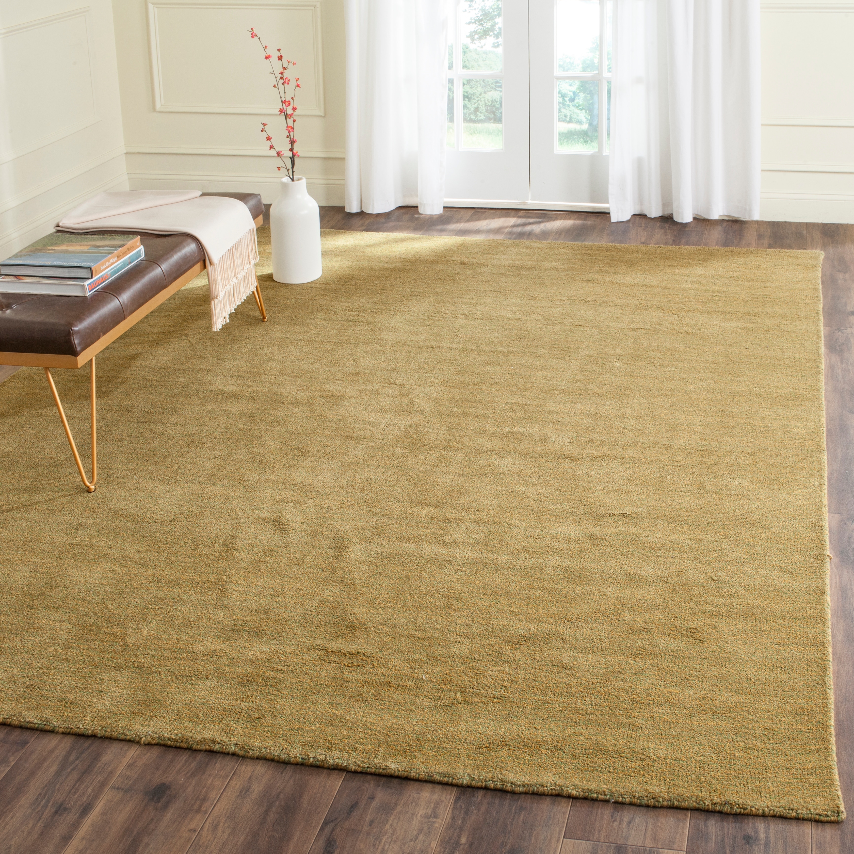SAFAVIEH Handmade Himalaya Brittani Modern Wool Rug