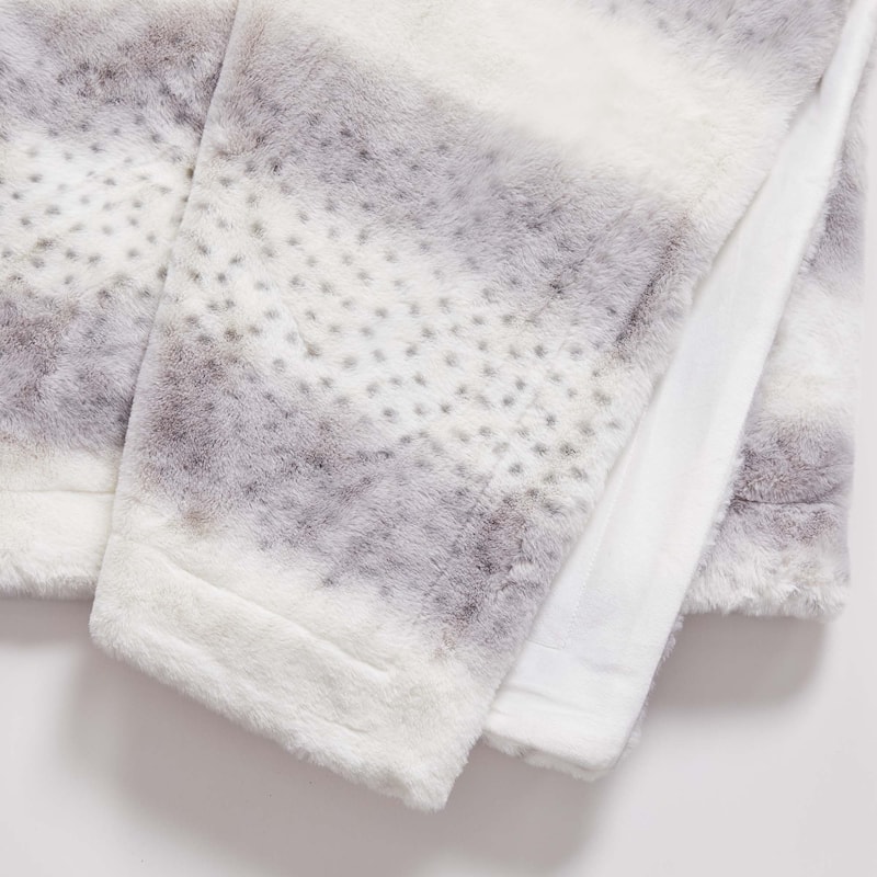 Luxurious Ruched Faux Fur Reversible Microfiber Throw