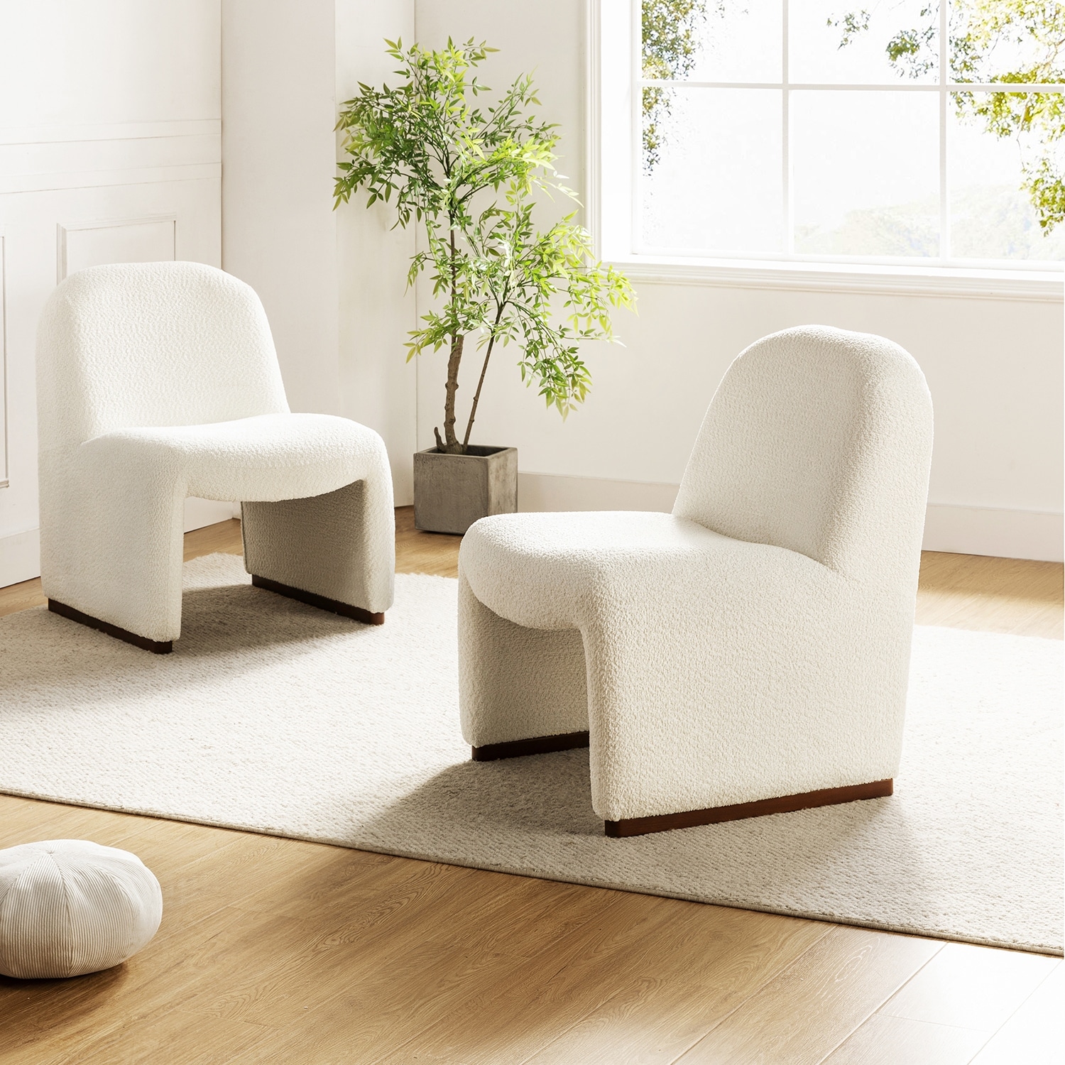 Roberto accent chair top