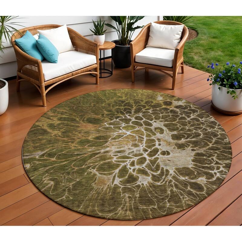 HomeRoots Abstract Transitional Rectangle Outdoor Rug - 8' Round