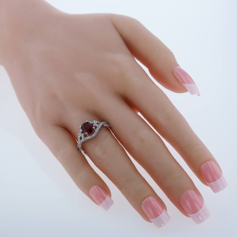 Sterling Silver 1.5 ct Garnet Birthstone Ring