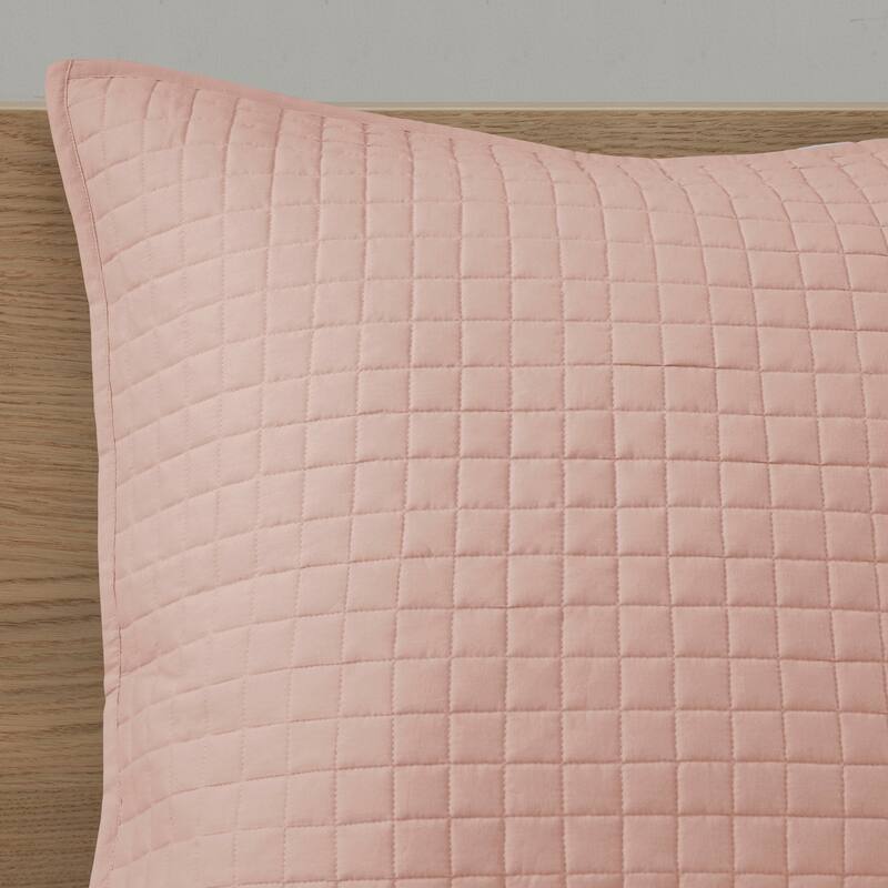 Intelligent Design Cora 7 Piece Reversible Cotton Quilt Set with Euro Shams and Thrwo Pillows