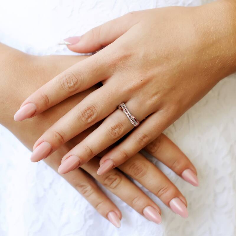 1/5ct TDW Diamond Crossover Wedding Band in 10K Gold for Women