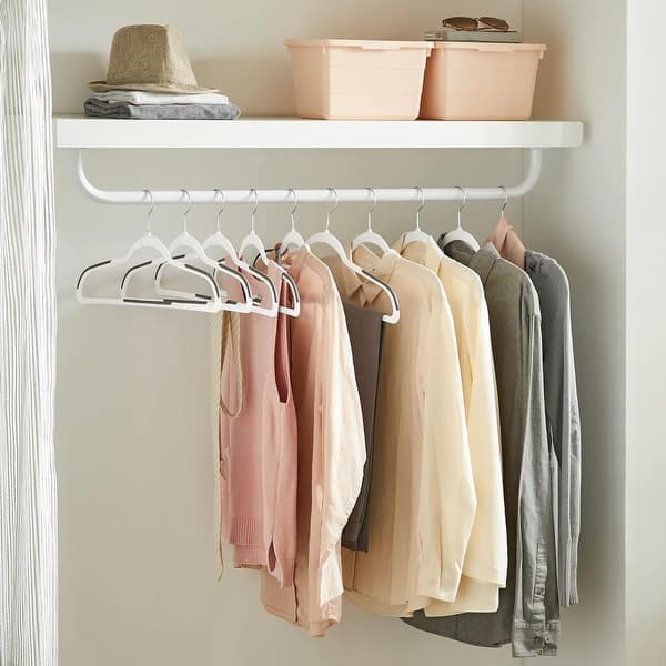 SONGMICS Set van 100 fluwelen hangers, 41,5 cm breed, ruimtebesparend, hoge belastbaarheid, met 360° draaibare haken, voor jassen, overhemden, pakken, zilver en zwart, CRF026B100