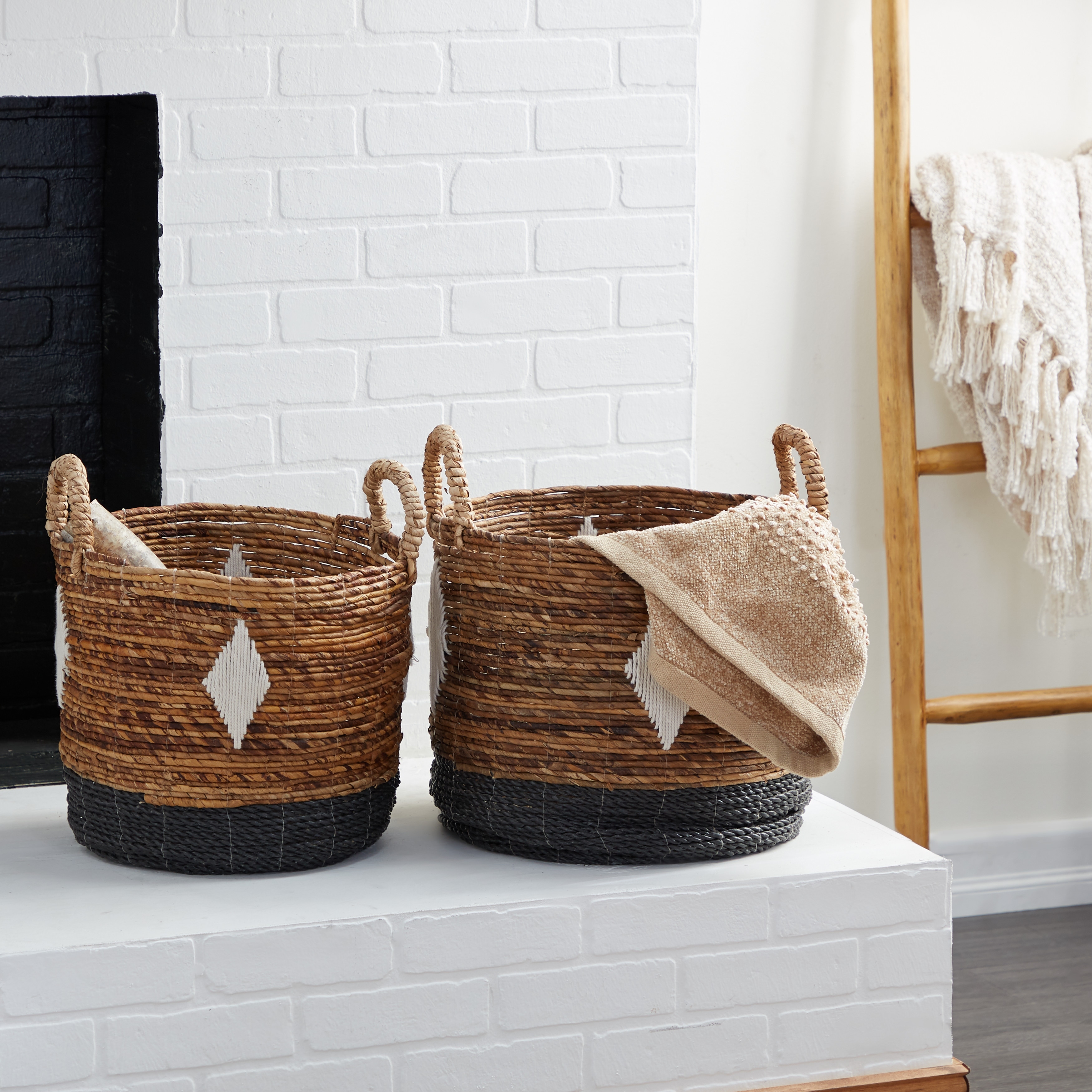 https://ak1.ostkcdn.com/images/products/is/images/direct/a9325fe812a555a9549e86aa32fbbc54ddb63cff/Brown-Banana-Leaf-Natural-Storage-Basket-%28Set-of-2%29.jpg