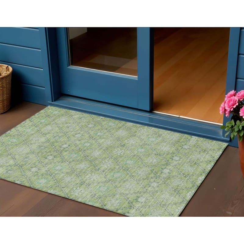 HomeRoots Floral Transitional Rectangle Outdoor Rug - 3' x 5'