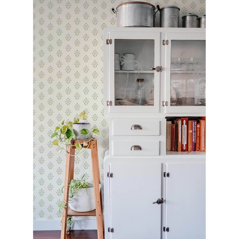 Chesapeake Kova Aquamarine Floral Crest Wallpaper