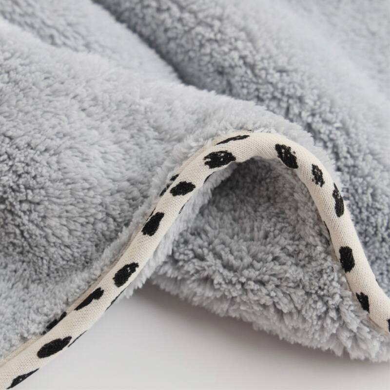 PET’S FAVORITE TOWEL, Premium High Quality Microfiber Pet Towel, Ultra-Absorbent, Quick Drying Towel, White, Made in Korea