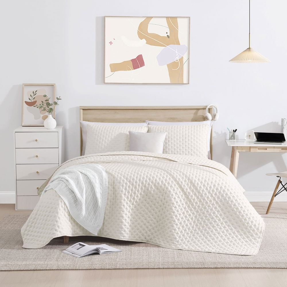 Swift Home 3-Piece Bubble Microfiber Pinsonic Debossed Tufted Bedding Quilt Set