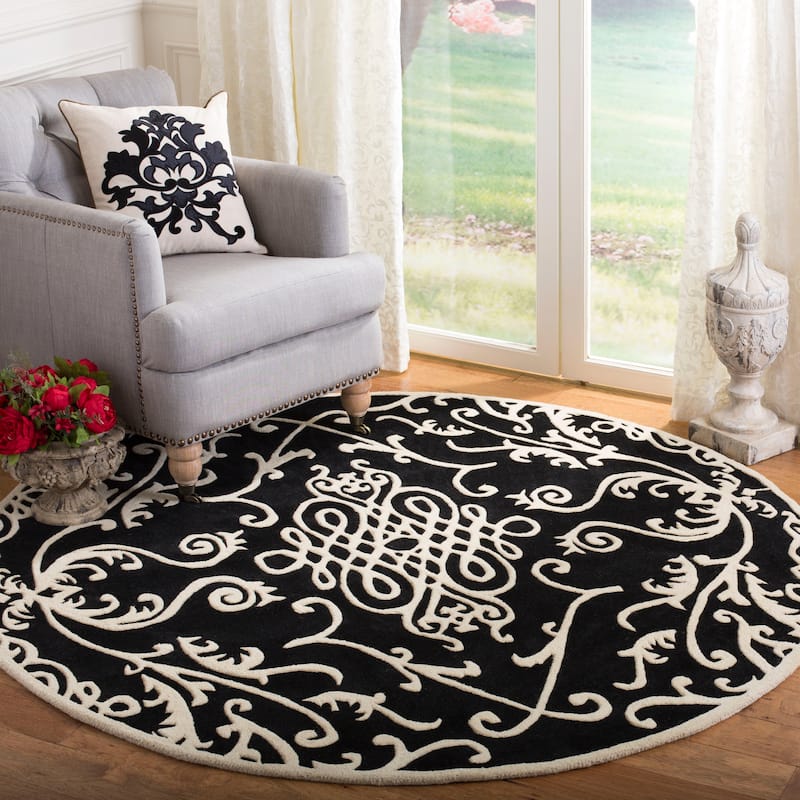 SAFAVIEH Handmade Soho Taja N.Z. Wool Rug - 6' Round - Black/Ivory