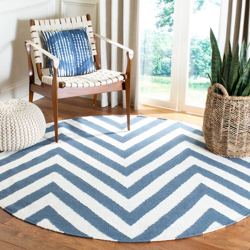 SAFAVIEH Hand-woven Moroccan Reversible Richelle Dhurrie Chevron Reversible Dhurrie Blue