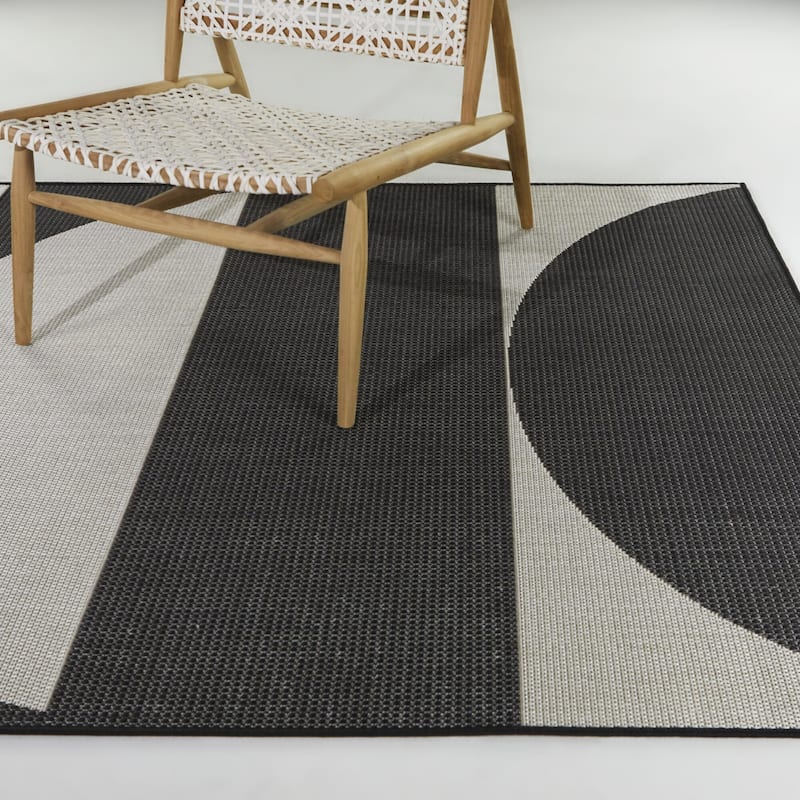 Cabrera Recycled Geometric Indoor/Outdoor Area Rug