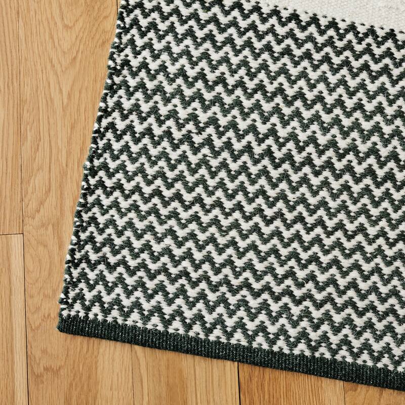 Martha Stewart by SAFAVIEH Handmade Inabat Wool Rug