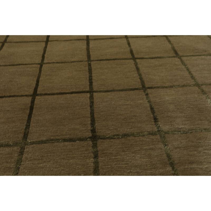 4'1''x5'8'' Hand Knotted Tibetan Transitional Wool & Silk Moss Rug - 4' 1'' x 5' 8''