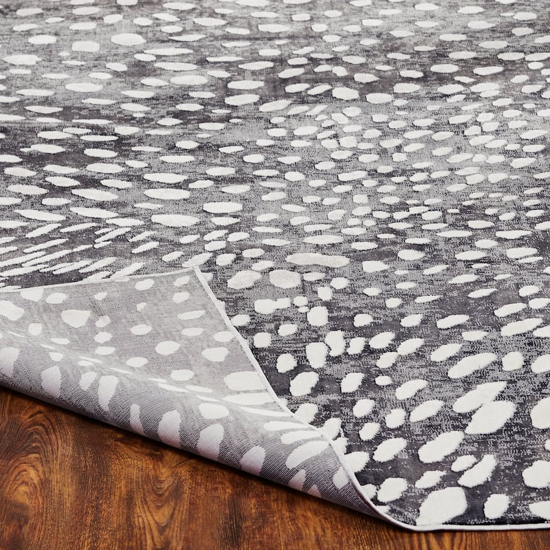 N Natori Serengeti Charcoal Spotted Area Rug