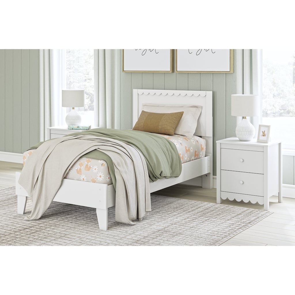 Signature Design by Ashley Hallityn White Panel Platform Bed