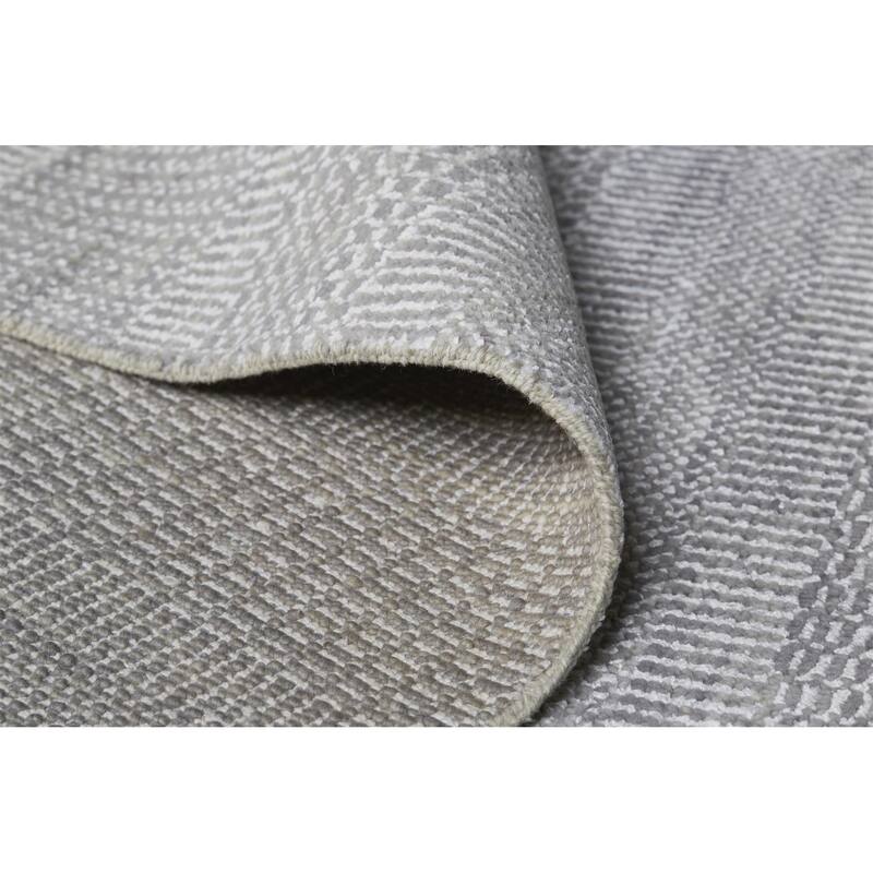 Xiped Traditional Soft Durable Area Rug By HomeRoots