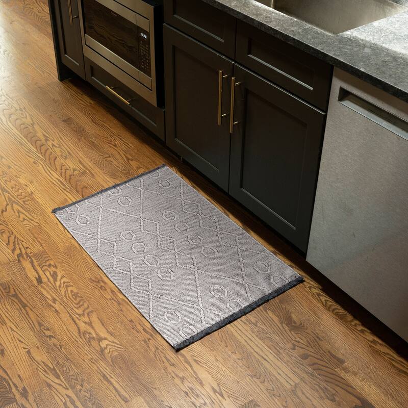 Alameda Solid Color Geometric Machine Washable Indoor Area Rug - 2' x 3' - Light Gray/Stone Grey