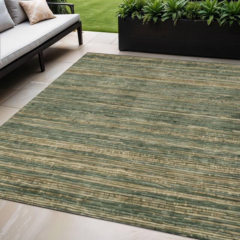 HomeRoots Striped Transitional Rectangle Outdoor Rug - 5' X 8'
