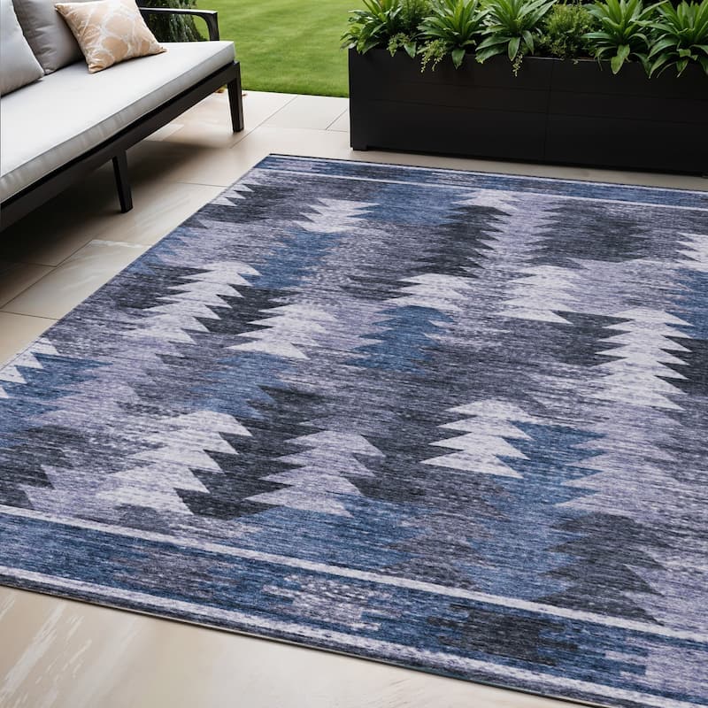HomeRoots Southwestern Transitional Rectangle Outdoor Rug - 5' X 8'