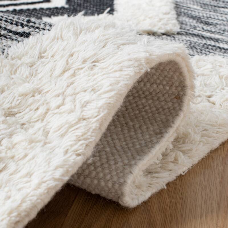 SAFAVIEH Handmade Natura Ellmarie Moroccan Wool Rug