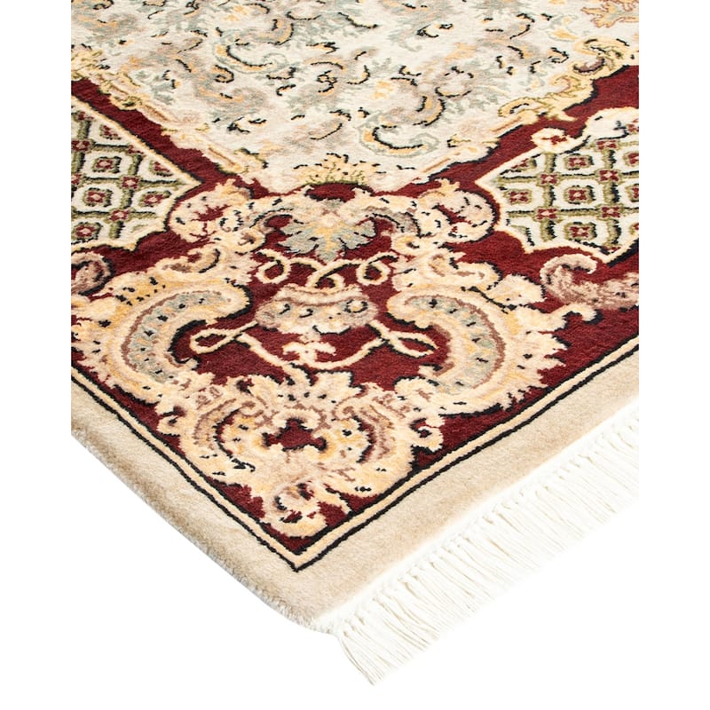 Traditional Oriental Ivory Area Rug - 4' x 6'