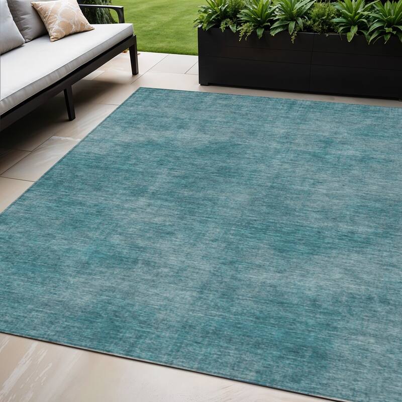 HomeRoots Solid Color Transitional Rectangle Outdoor Rug - 5' X 8'