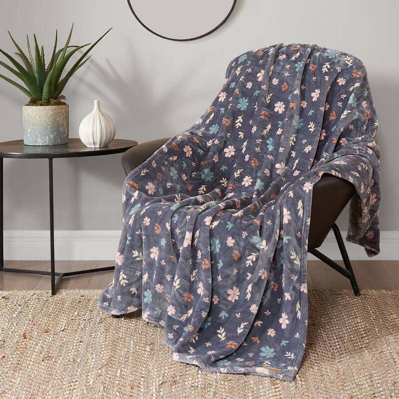 Lucky Brand Tossed Blooms Plush 50" x 70" Throw Blanket - Gray